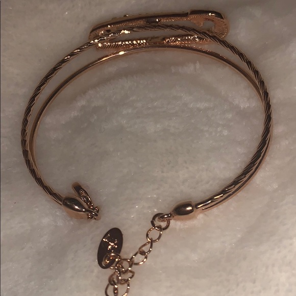 Safety pin bracelet - Picture 3 of 4